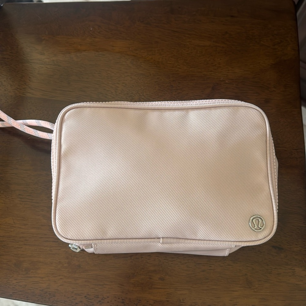 Lululemon Small things count kit - soft pink